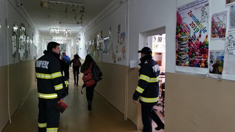 FOTO/VIDEO Incendiu în subsolul unui liceu din Bălți: 750 de elevi - evacuați. Ce comunică Inspectoratul pentru Situații de Urgență