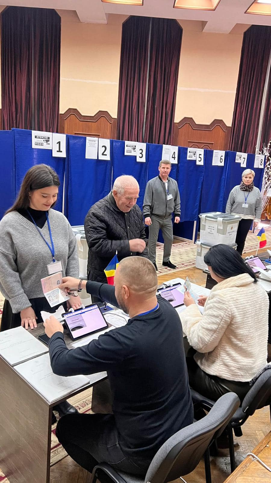 (FOTO) Alegerile pentru Parlamentul României. Câți cetățeni români din R. Moldova au votat deja