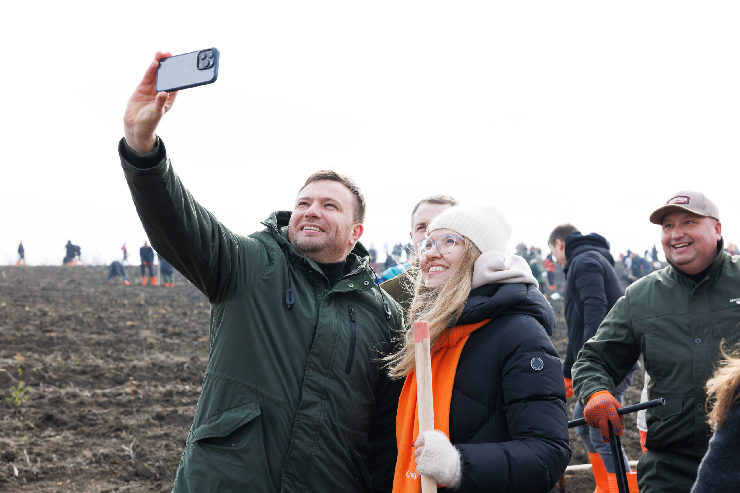 Впервые в Молдове более 1000 сотрудников Orange посадили Лес для будущего