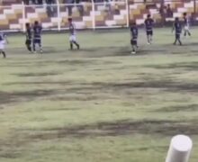 Un fotbalist a murit pe loc și alți 5 au fost răniți după ce au fost loviți de fulger în timpul meciului (VIDEO)