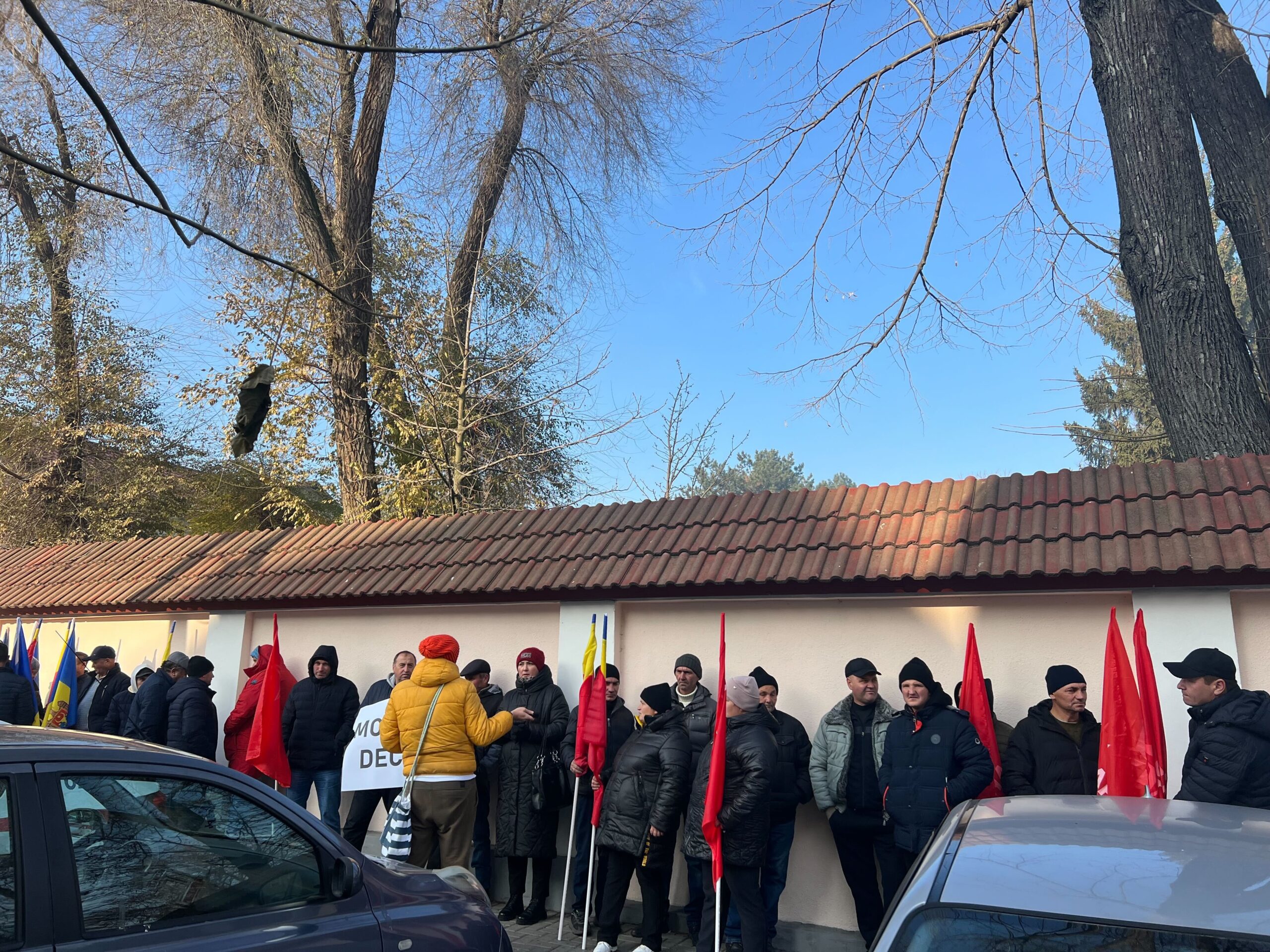 LIVE Socialiștii protestează în timp ce Curtea Constituțională examinează validarea alegerilor câștigate de Maia Sandu