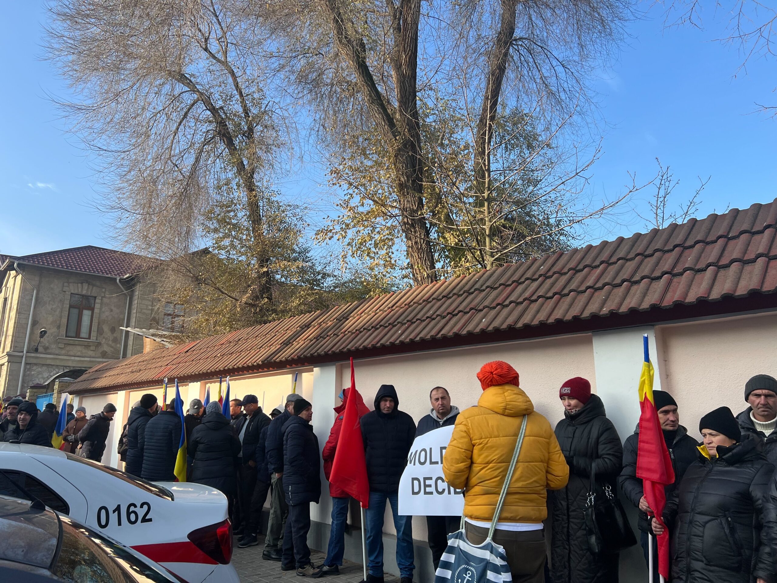 LIVE Socialiștii protestează în timp ce Curtea Constituțională examinează validarea alegerilor câștigate de Maia Sandu