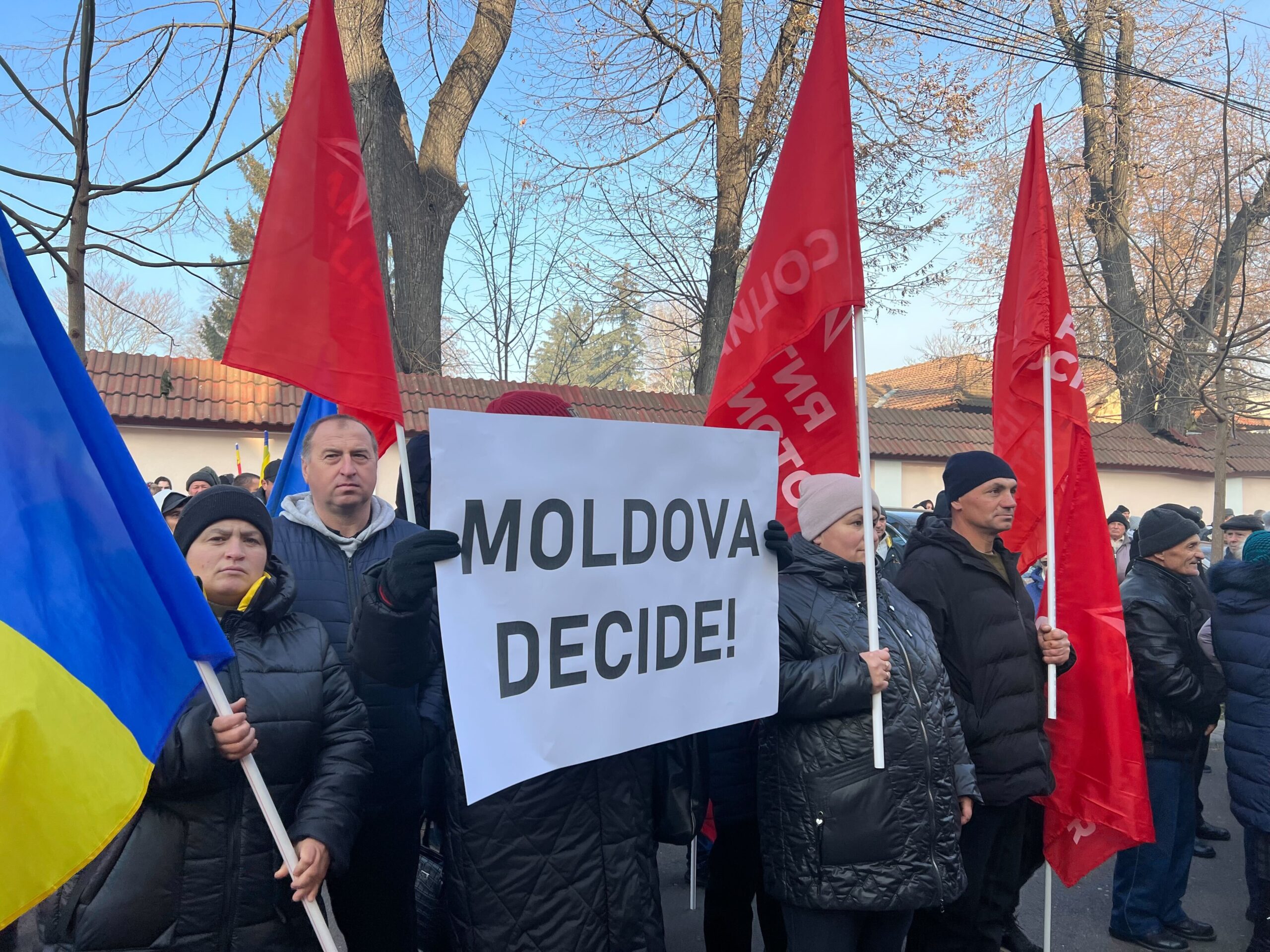 LIVE Socialiștii protestează în timp ce Curtea Constituțională examinează validarea alegerilor câștigate de Maia Sandu