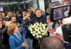 (ФОТО, ВИДЕО) «Сегодня демократия победила». Предвыборной штаб Майи Санду уже празднует вероятную победу на выборах