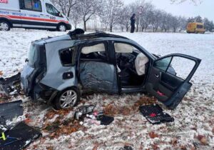 Еще одно ДТП из-за непогоды. В Сынжерейском районе автомобиль съехал с трассы и врезался в дерево