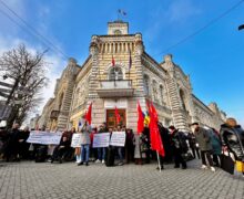 (ФОТО) Социалисты потребовали включить в бюджет Кишинева компенсации за отопление. Как их протест прокомментировал Ион Чебан?