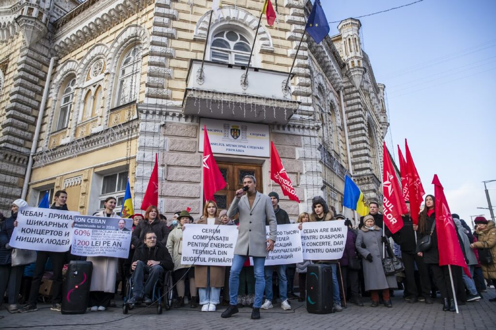 FOTO/VIDEO Socialiștii, protest în fața Primăriei Chișinău. Reacția lui Ceban: încercare de a distrage atenția de la bugetul municipal