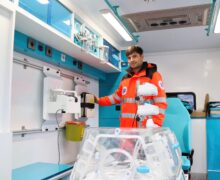 3 ambulanțe neonatale și 26 manechine pentru instruirea echipelor de urgență, donate pentru CNAMUP (FOTO)