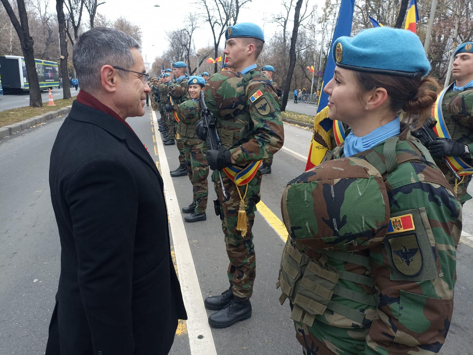 FOTO/VIDEO Militarii moldoveni au defilat la parada de la Bucureşti, de Ziua Națională a României