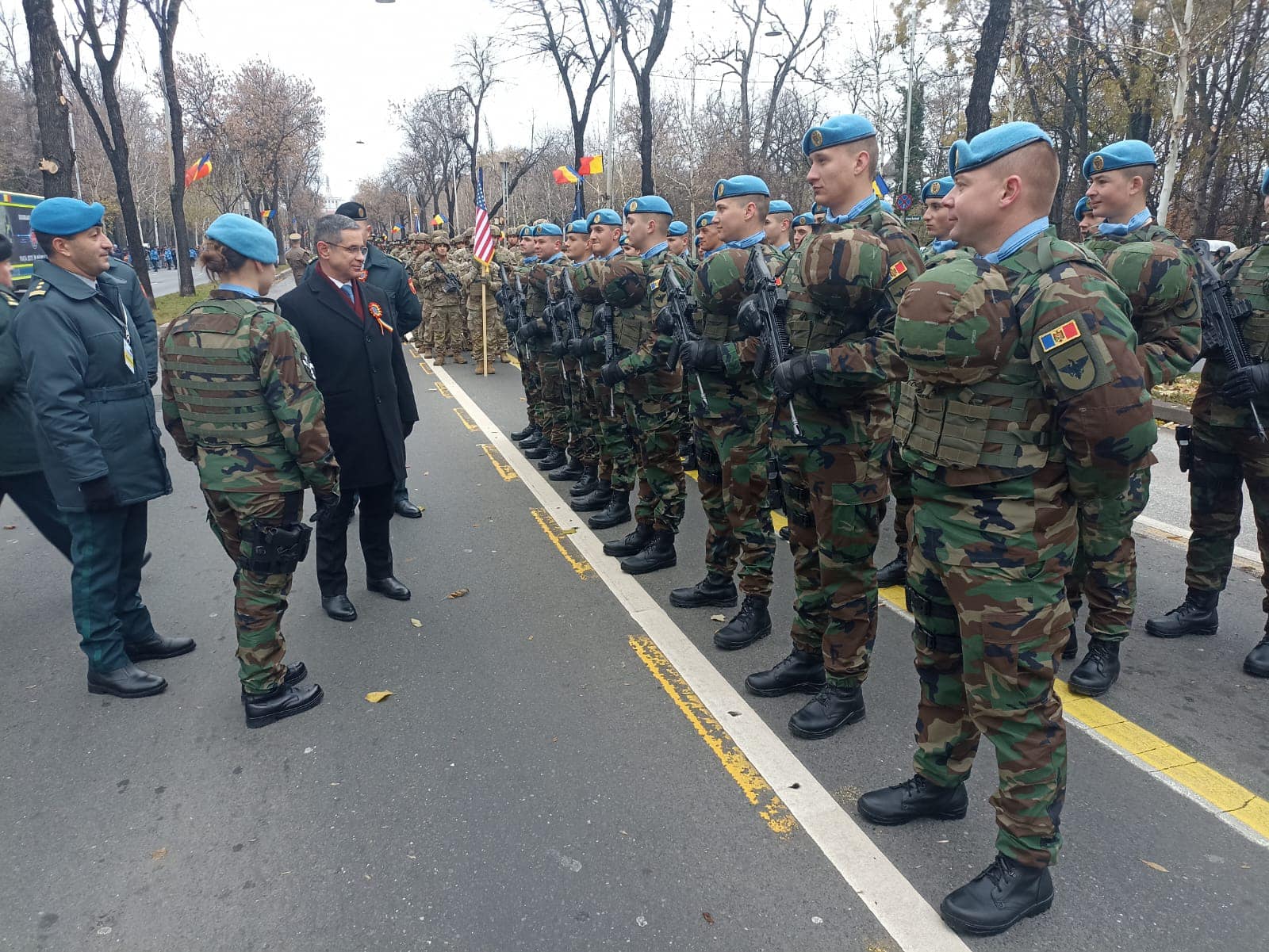 FOTO/VIDEO Militarii moldoveni au defilat la parada de la Bucureşti, de Ziua Națională a României