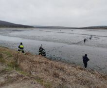 В Теленештском районе спасли мужчину, застрявшего в грязи у берега пруда