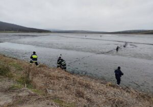 В Теленештском районе спасли мужчину, застрявшего в грязи у берега пруда