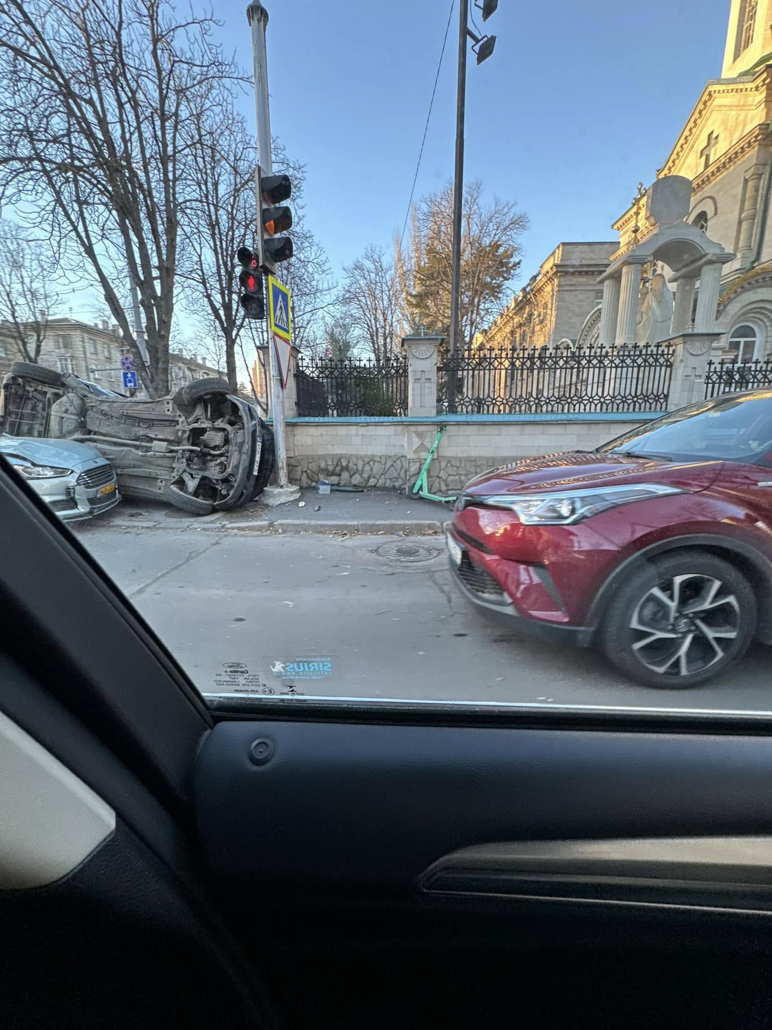 (ФОТО) Авария в центре Кишинева. Один человек попал в больницу