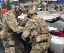 (ВИДЕО) В Молдове задержали двух подозреваемых в контрабанде автомобилей класса люкс из ЕС