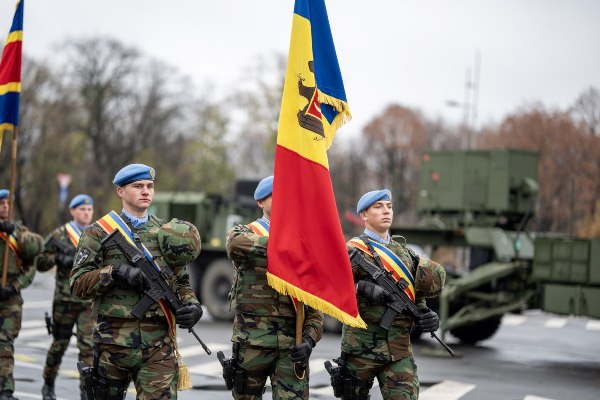 FOTO/VIDEO Militarii moldoveni au defilat la parada de la Bucureşti, de Ziua Națională a României