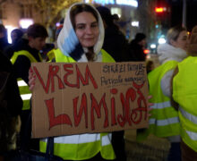 (VIDEO) „E anormal să mergi pe stradă și să te uiți peste umăr.” Activiștii trag un semnal de alarmă despre străzile neiluminate din Chișinău