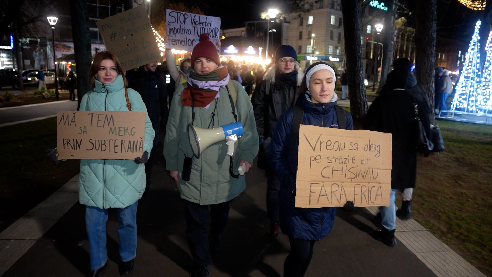 (ВИДЕО) «Ненормально идти по улице и оборачиваться». Как активисты привлекли внимание к неосвещенным улицам Кишинева