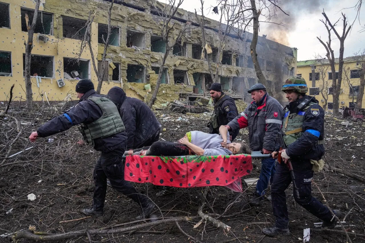 «Люди захотят забыть, а эти снимки будут напоминать нам, что произошло». Интервью NM с украинским фотографом Евгением Малолеткой