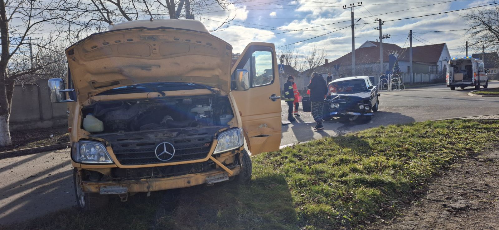 Accidente la Ștefan Vodă și Fălești: 4 persoane au rămas blocate în mașini (FOTO)