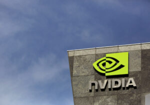 Акции Nvidia упали почти на 18% на фоне успеха стартапа DeepSeek — китайского конкурента ChatGPT