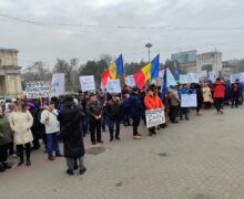 (ВИДЕО) Железнодорожники вышли на протесты из-за невыплаты зарплат. Прямой эфир из Кишинева и Бельц