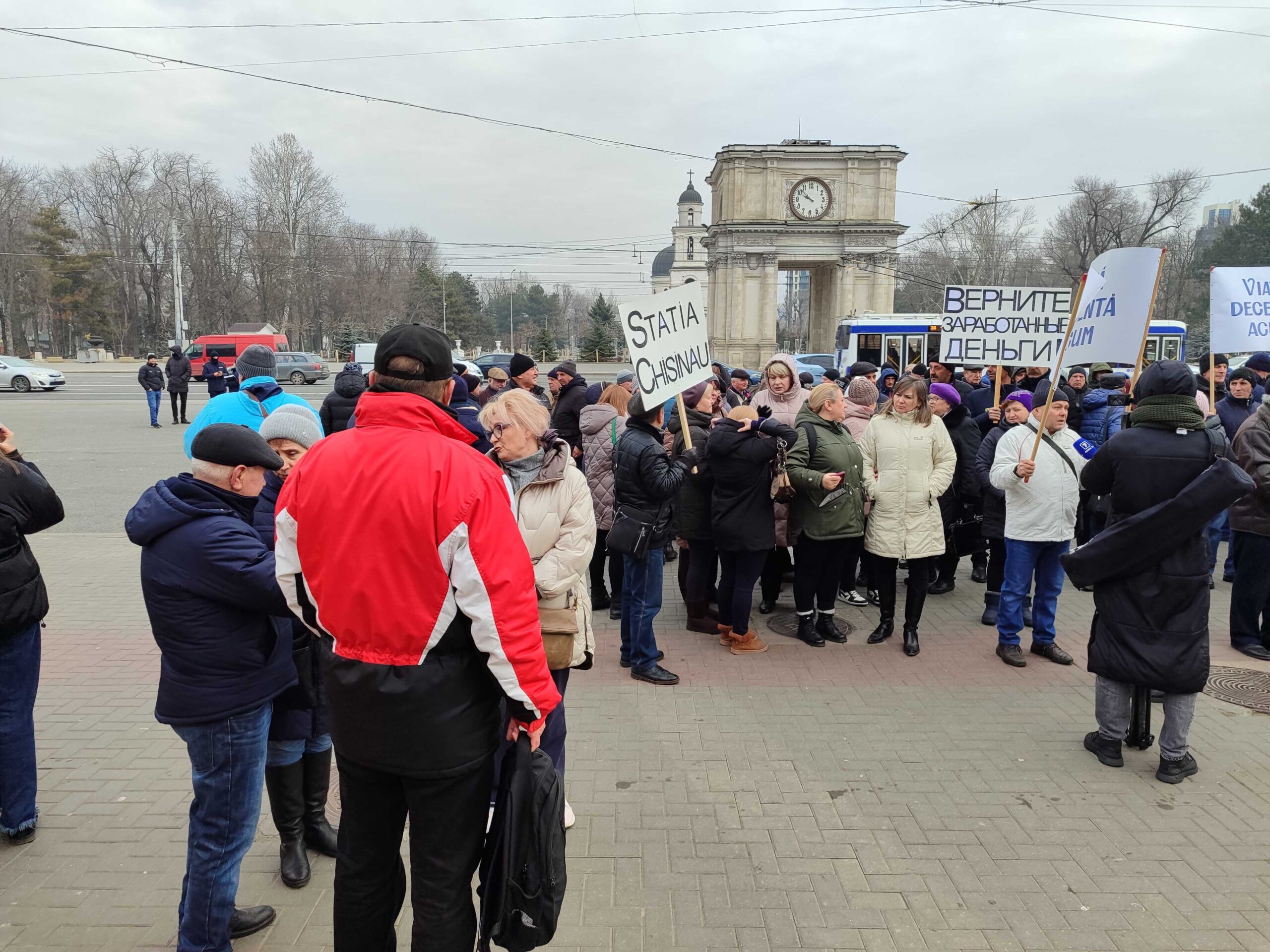 Feroviarii protestează în 7 localități din Moldova. Imagini din Chișinău și Bălți VIDEO